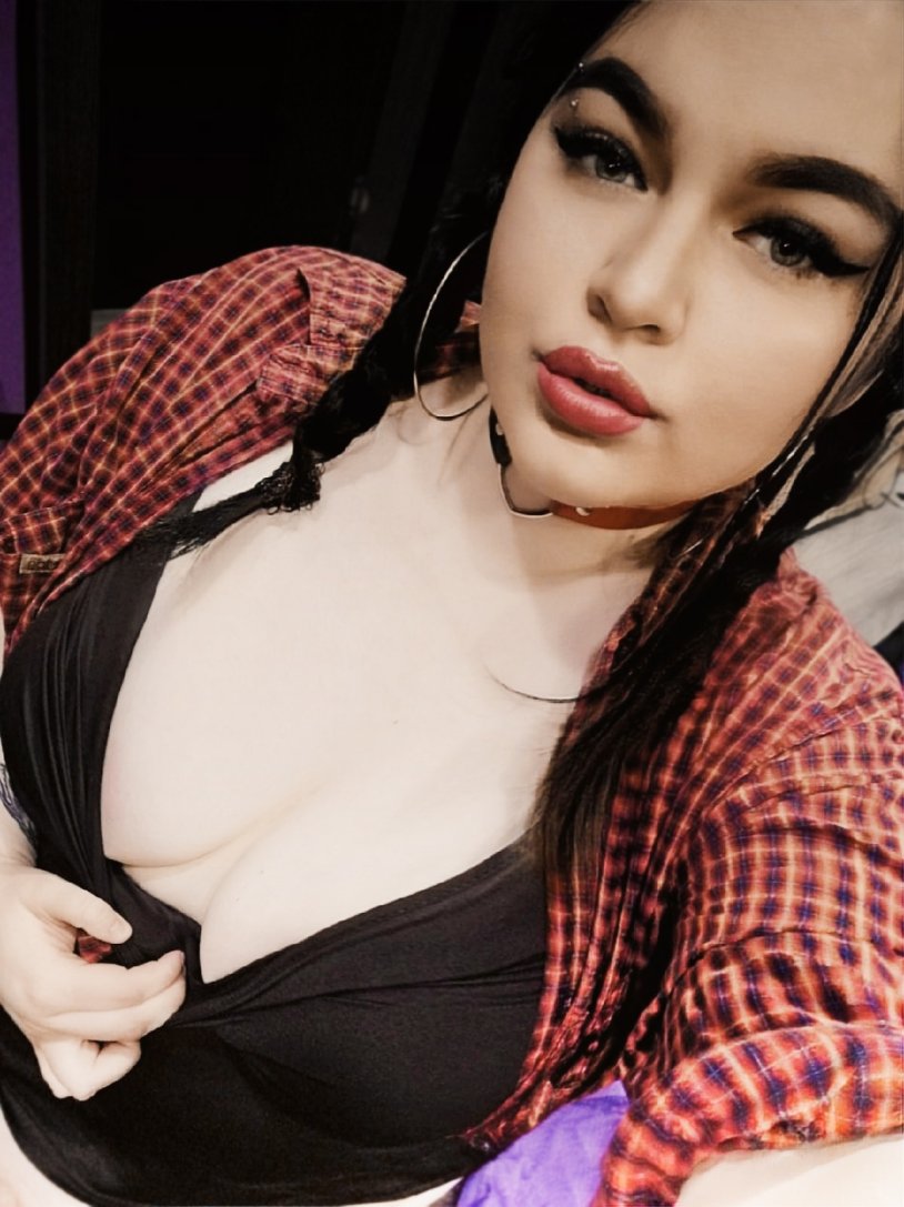 Anastasia and Julia Mauer plums