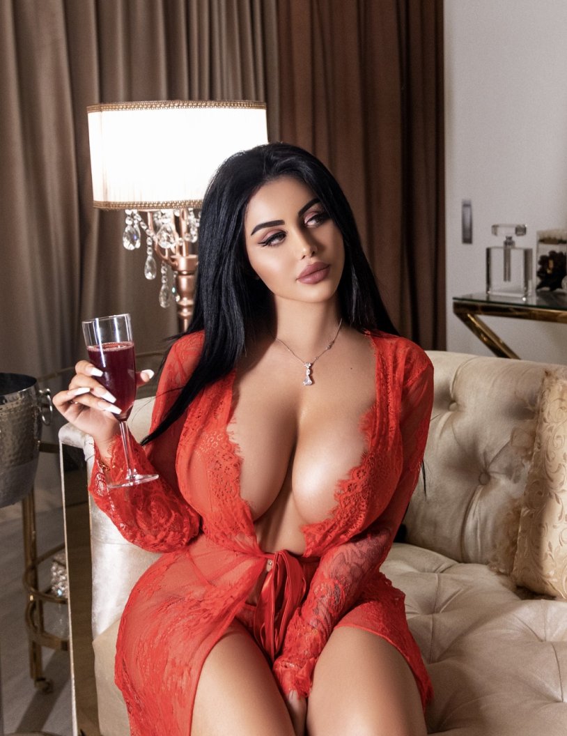 Meli Santa model nude