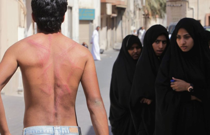 Naked Muslim women in the mosque