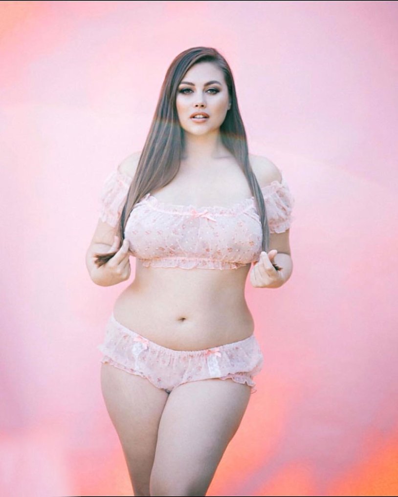 Venice Cruz plus size