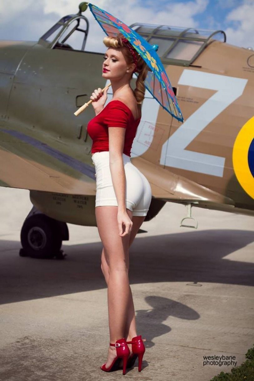 Pin-up girls and planes