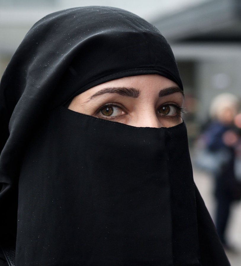 Muslim in Nikaba