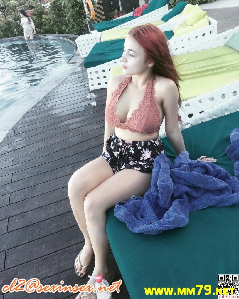 Pandora Kaaki breasts