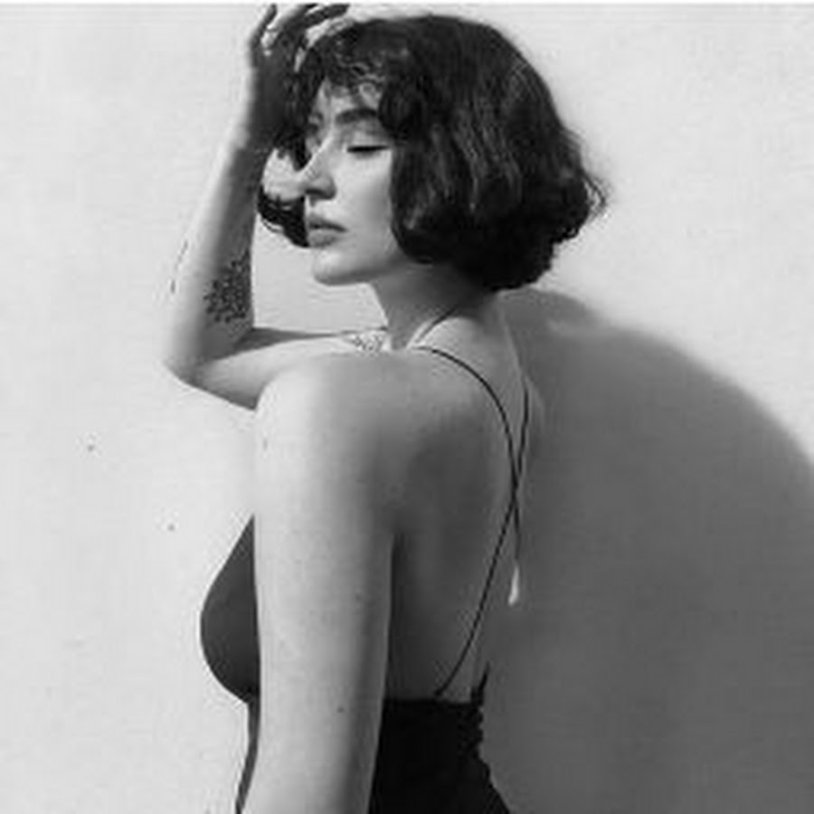 Michelle Alves black square