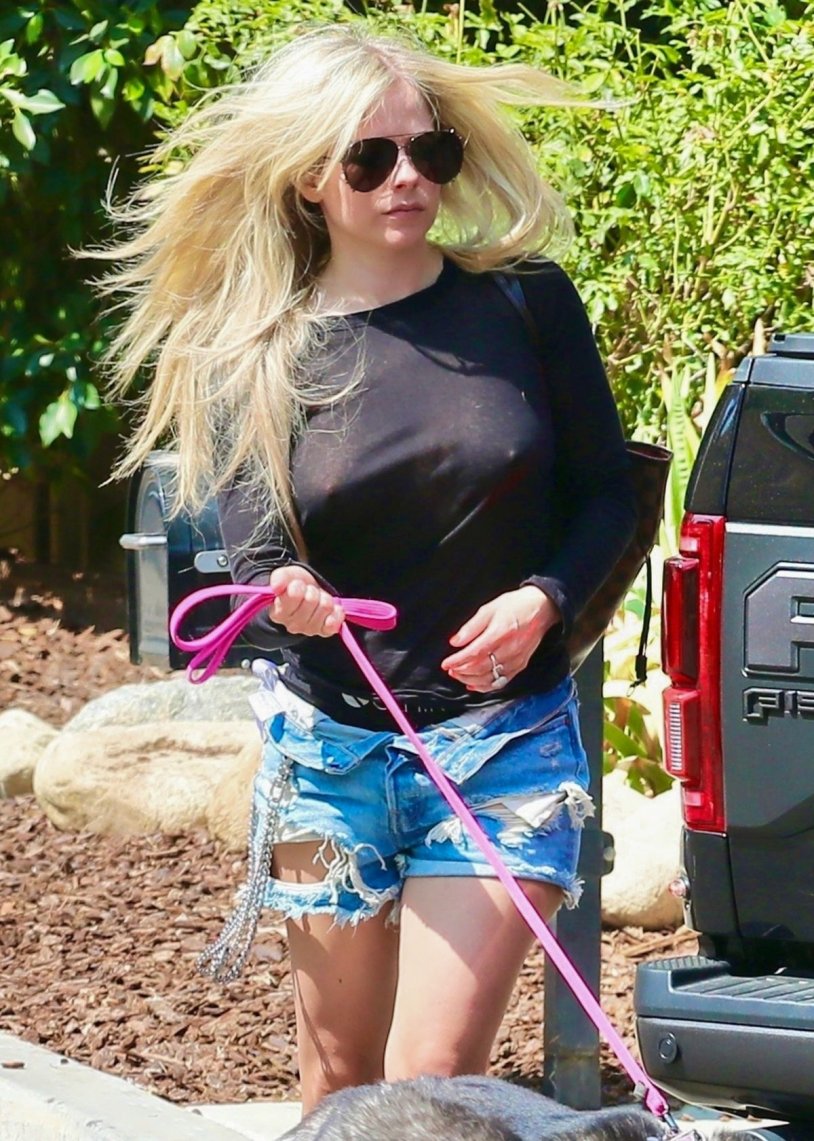 Avril Lavigne now 2021