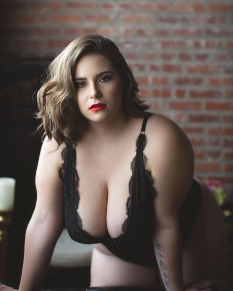 Rebecca Winter plus size model