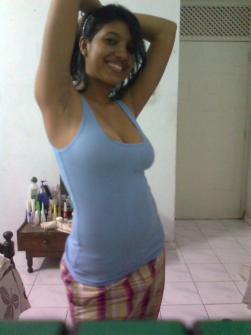 Sri lankan boobs show