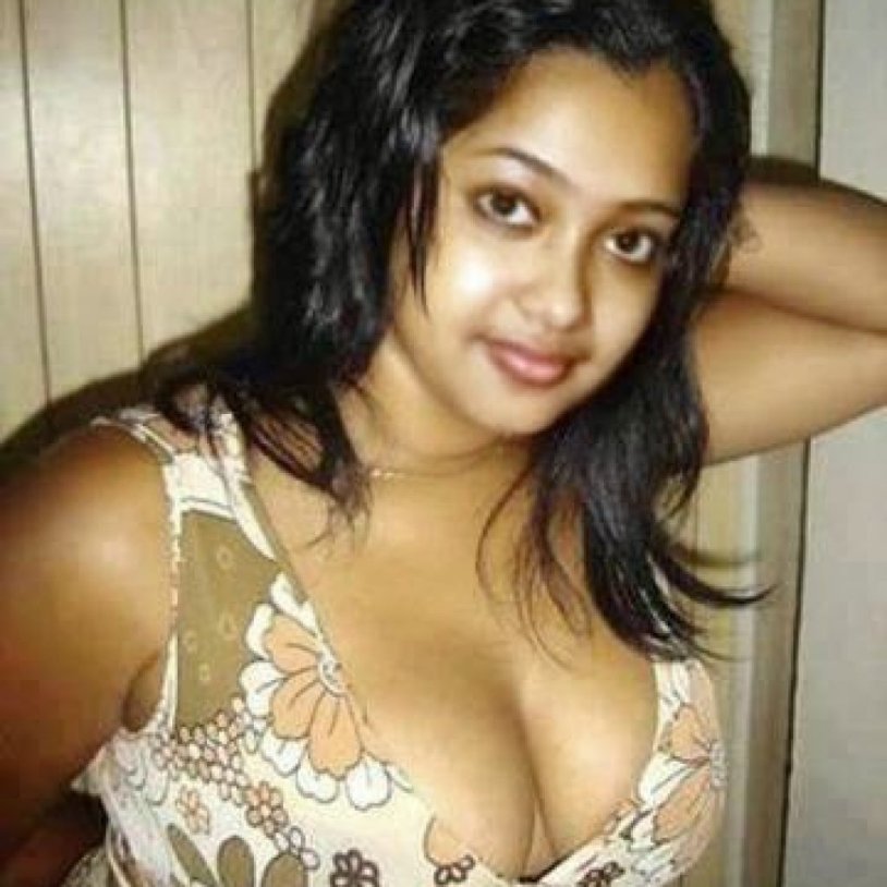 Girls from indian Pakistani Sri Lankan show boobs