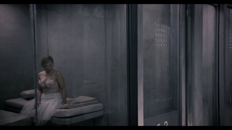 Bryce Dallas Howard black mirror in bra