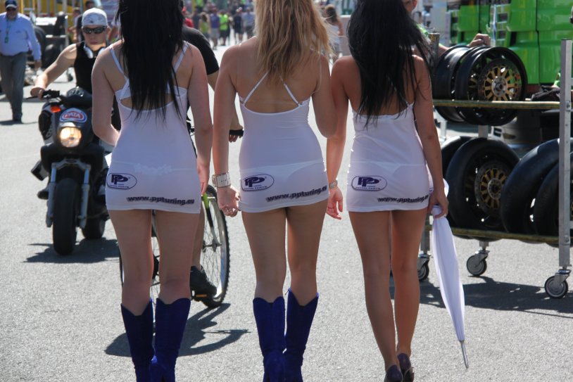 Nice asses in tight skirts