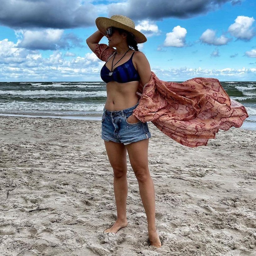 Katarzyna Cichopek and swimsuit