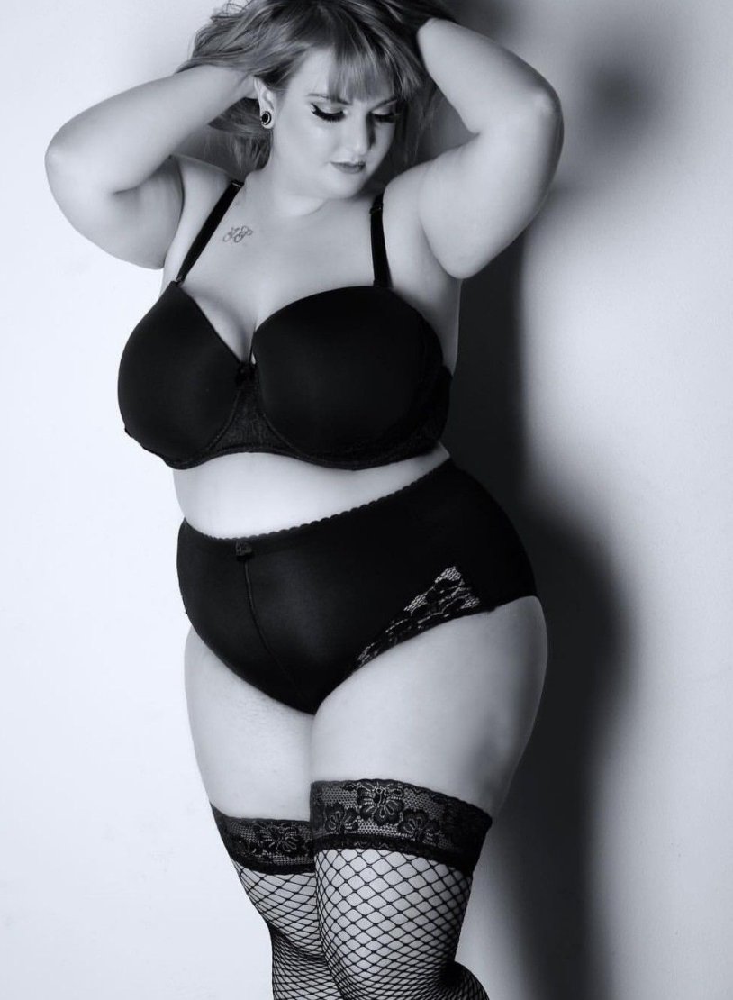 Victoria Manas plus size
