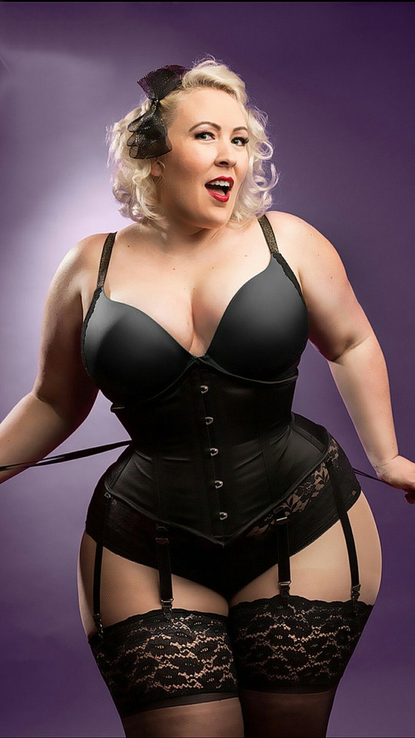 Plus-Size Diana Sirokai