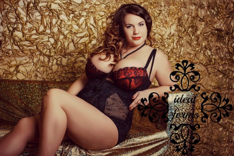 Natalia Lozano plus size model