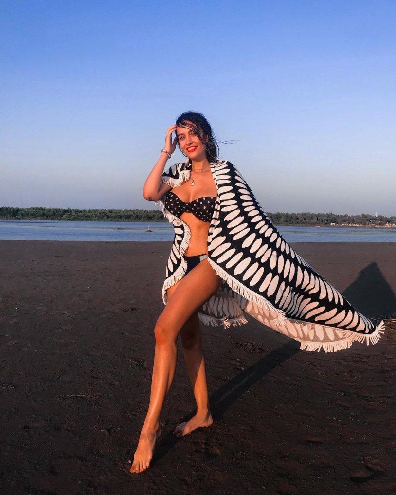 Naked Rahel Colonesi Albania