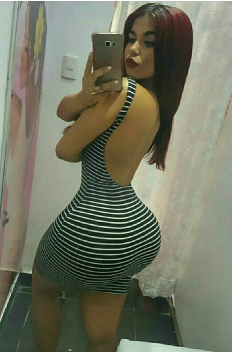 Selfie arabic girl with big butts