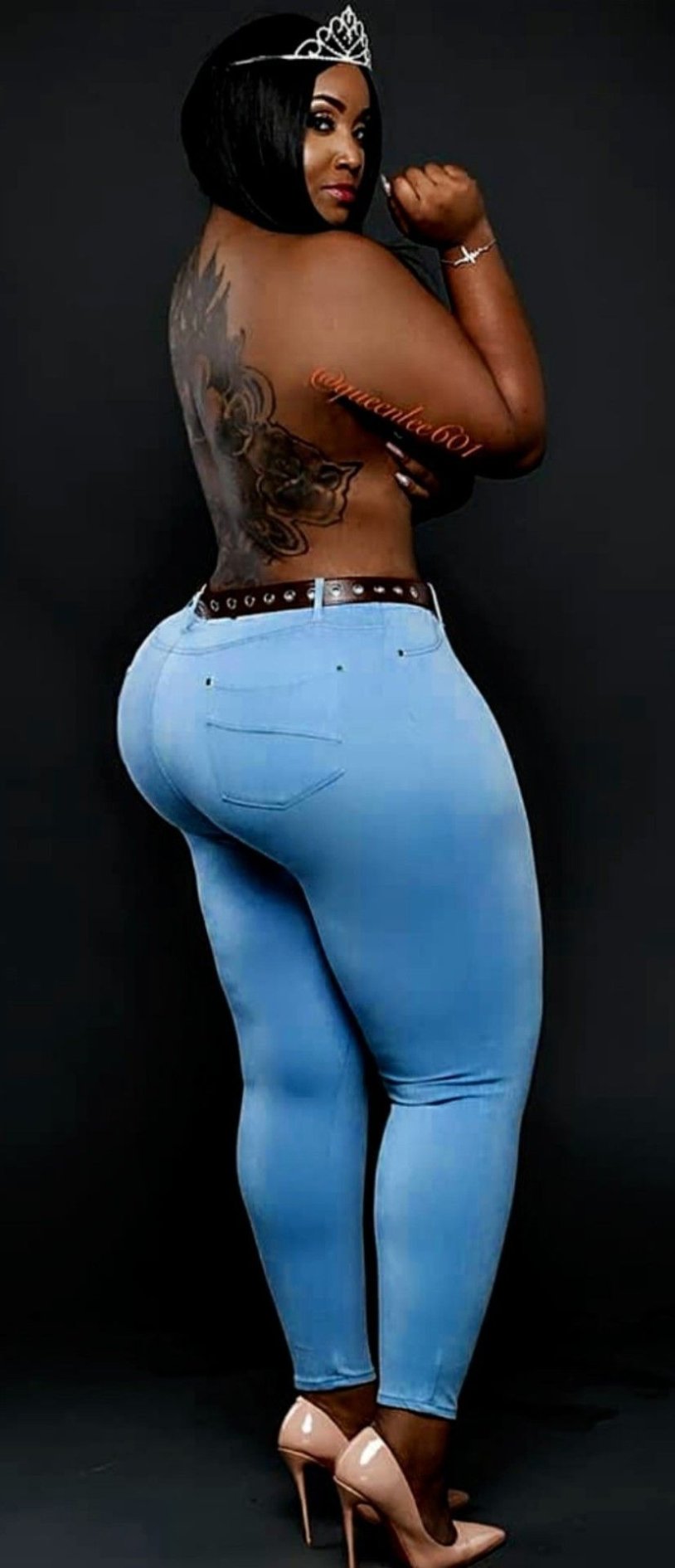 Ebony curves Hip in jeans