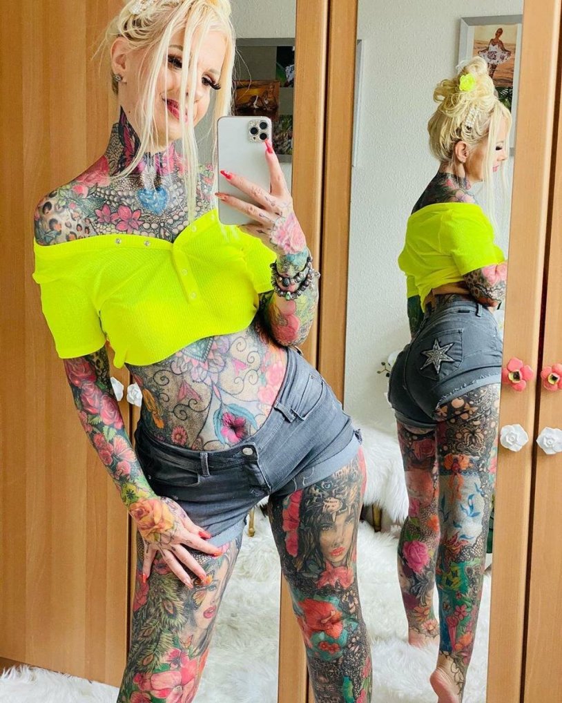 Kerstin Tristan tattooed body