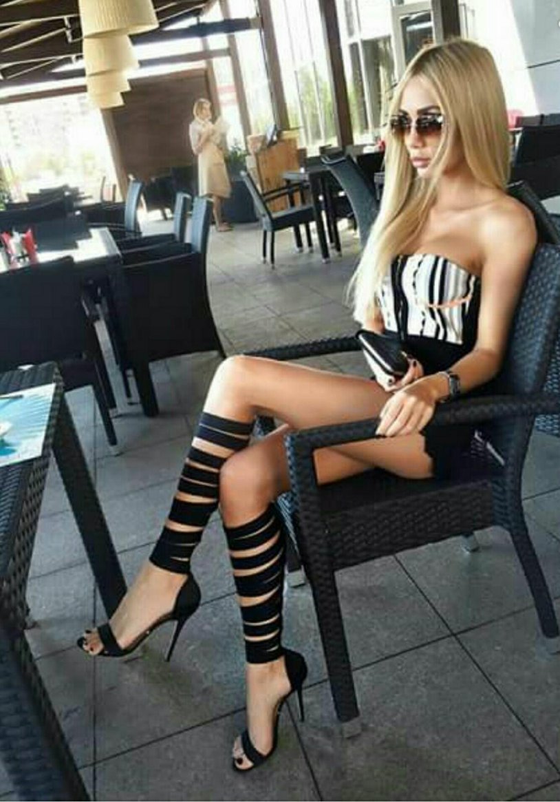 Mini skirt shoes selfie