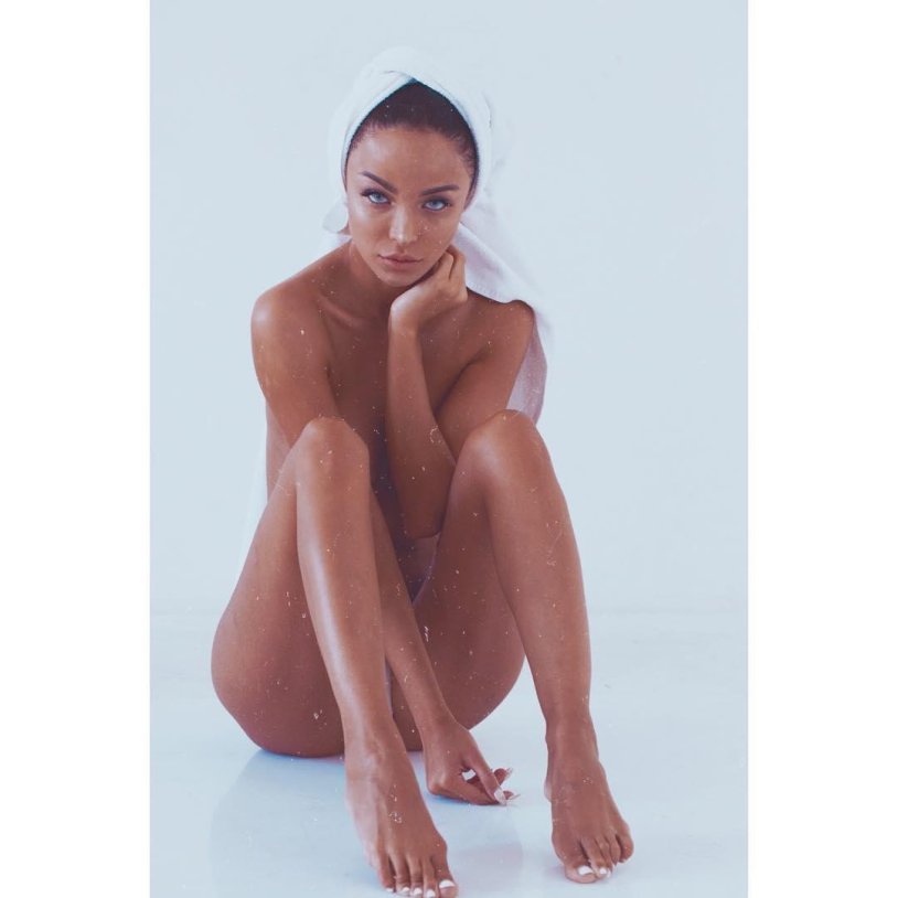 Azerbaijani model undressed