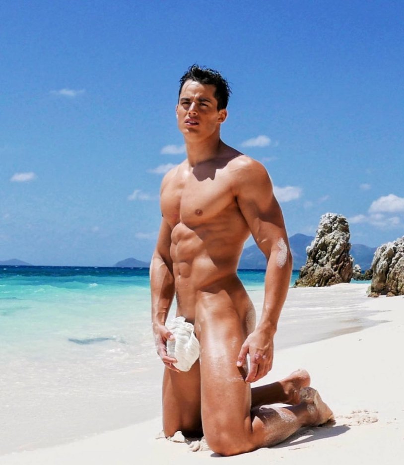 Pietro Boselli undressed