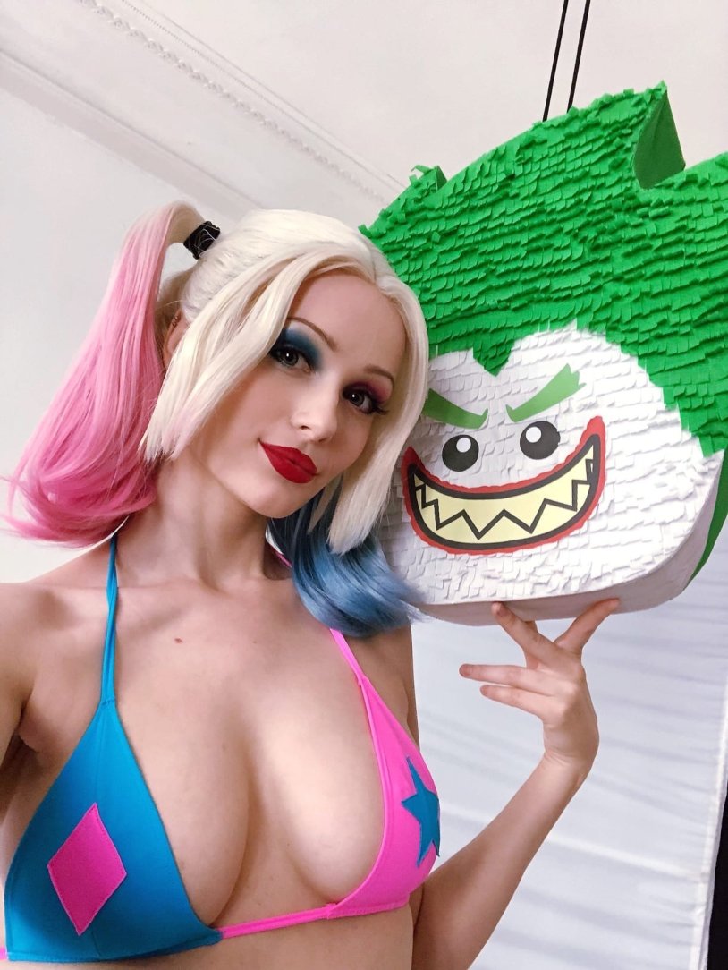 Streamer of heroes with tits