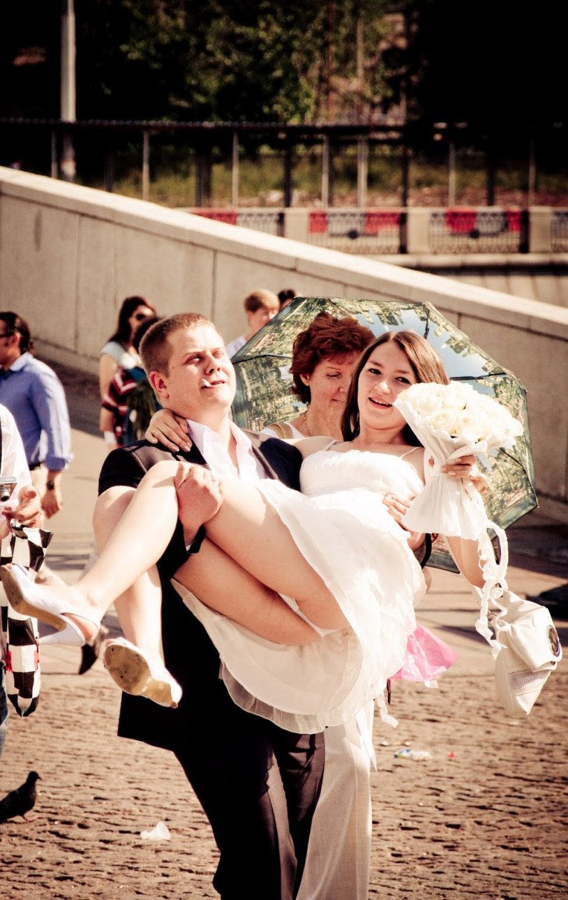 The bride's dress lifted