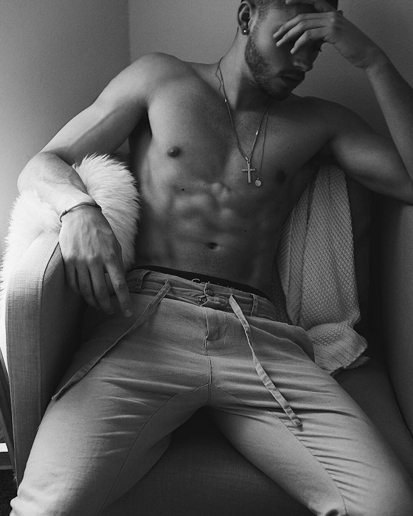 Maverik MacConnell Naked