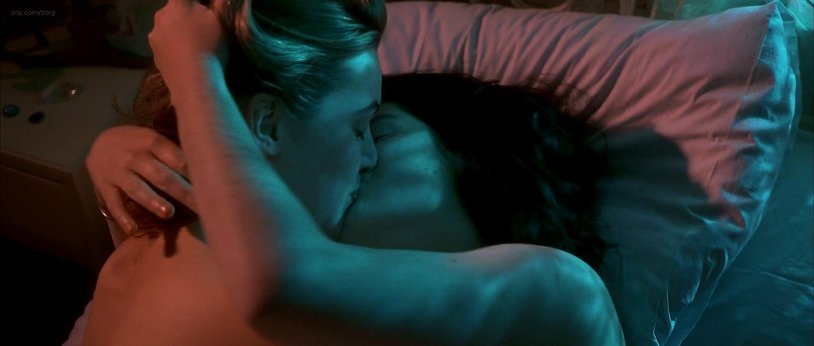 Photo Kate Winslet eats a naked cake