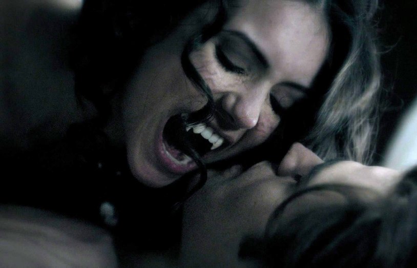 Vampire's diaries Katherine bites