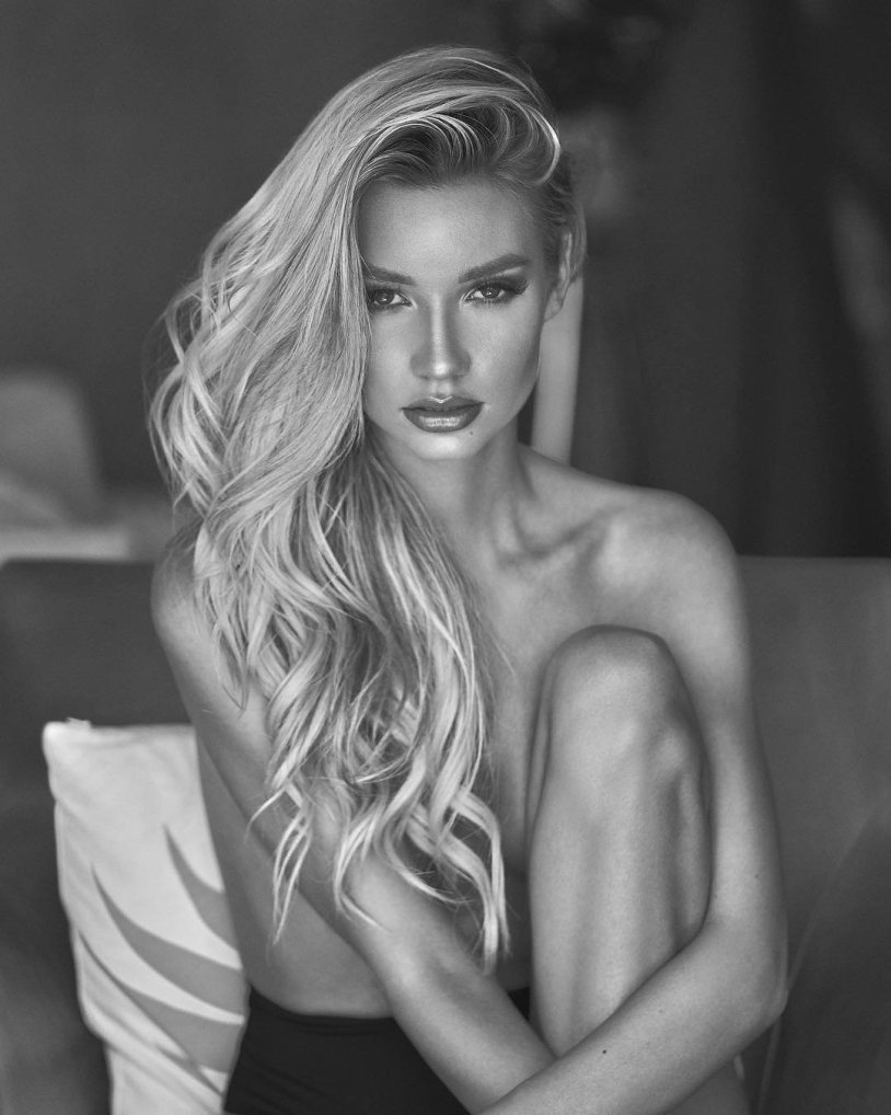 Alexa Collins Model Hot