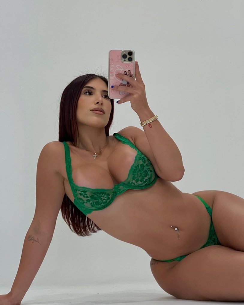 Isabella Buskemi naked