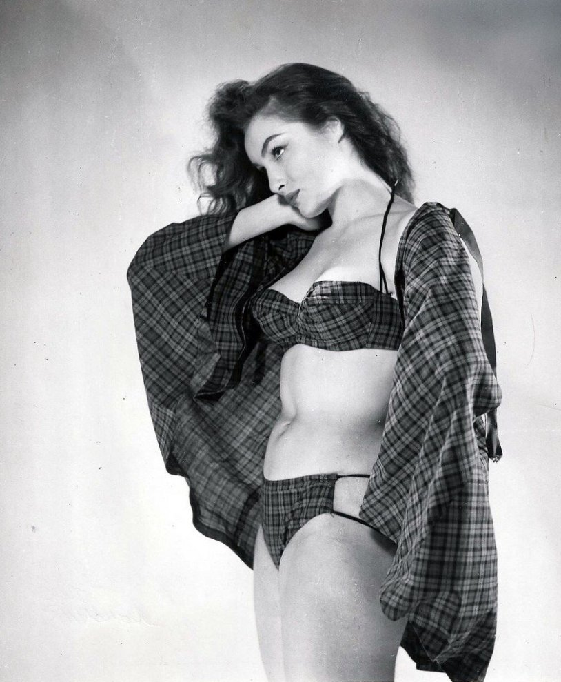 Julie Newmar, 1953