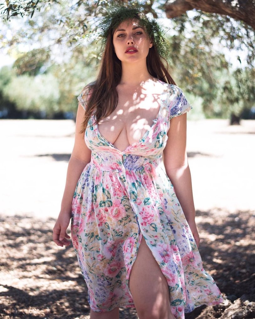 Lush beauty Lillias Right: