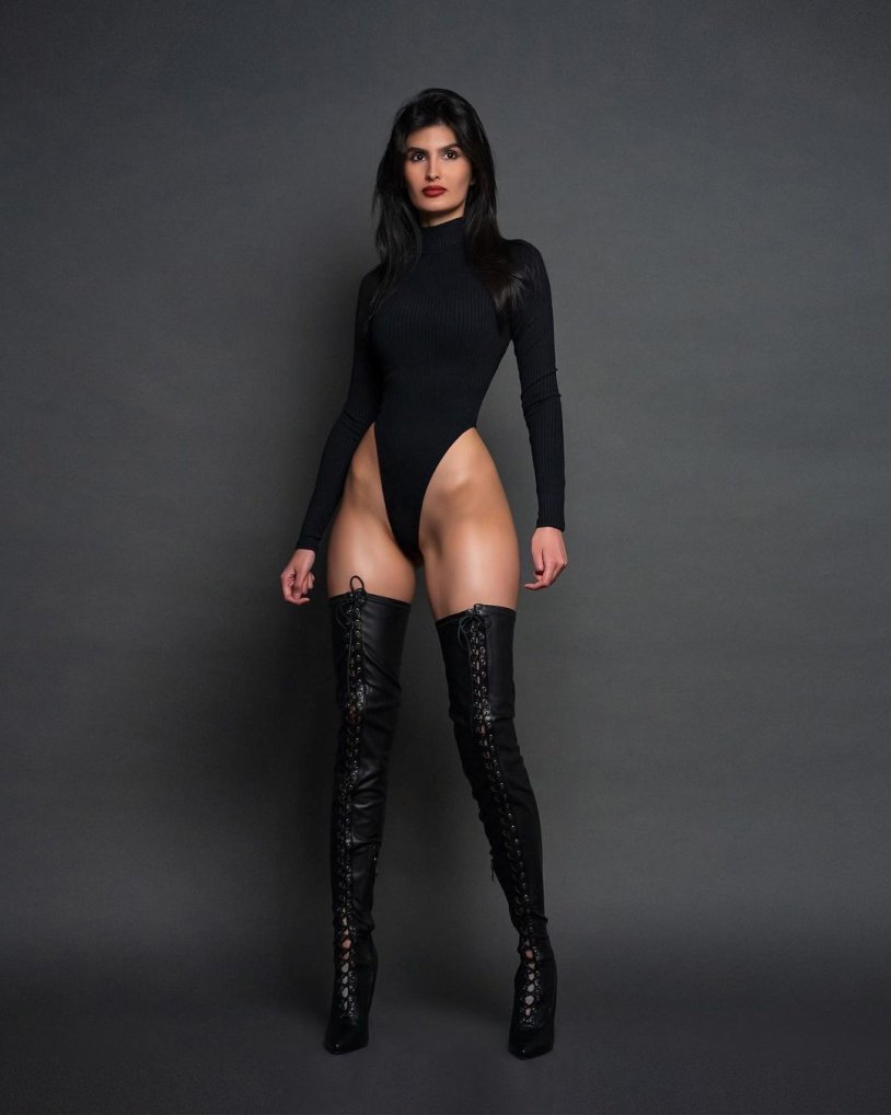 Model from Israel Yael Cohen Aris