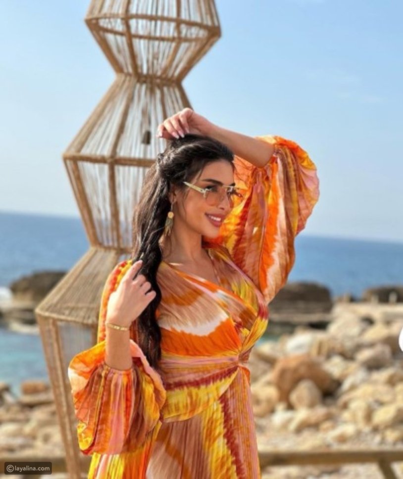 Evening dress with long sleeves