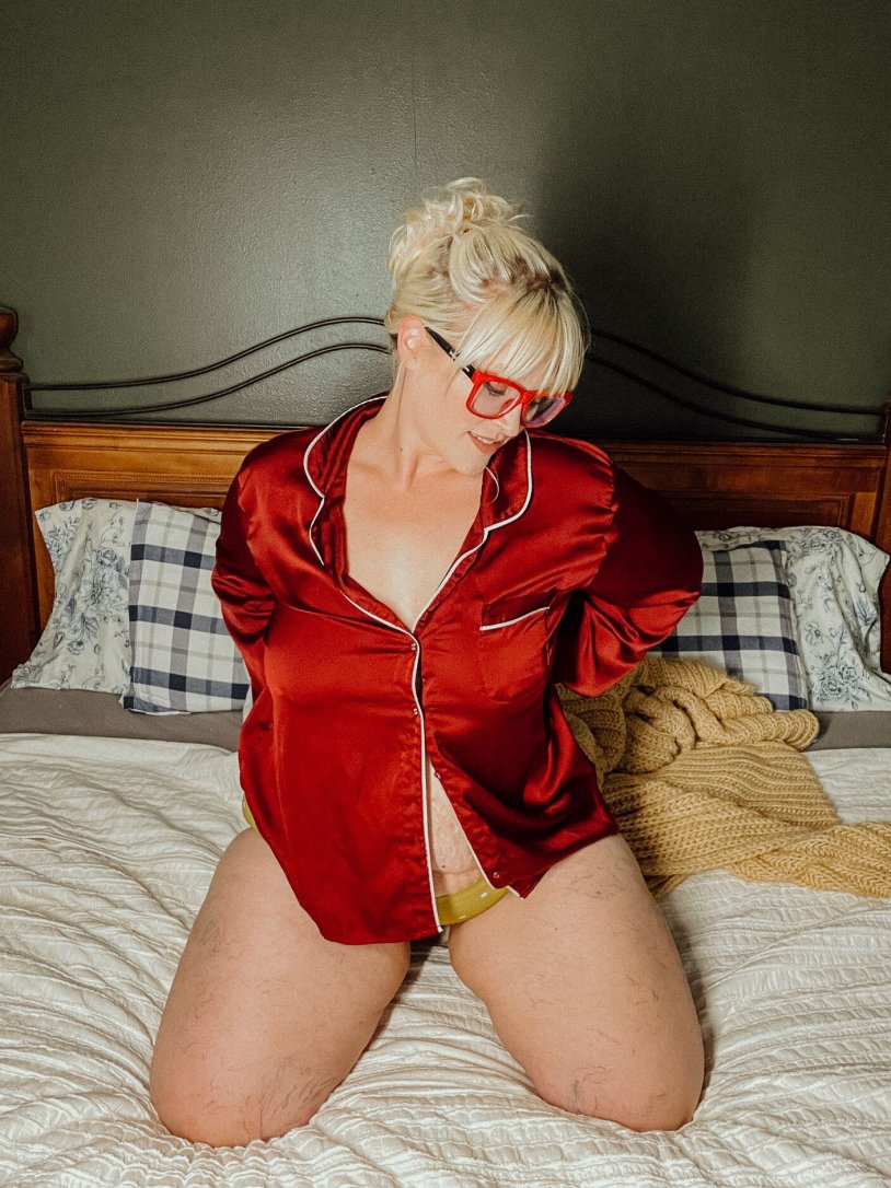 Linda Red Lingeria Milf