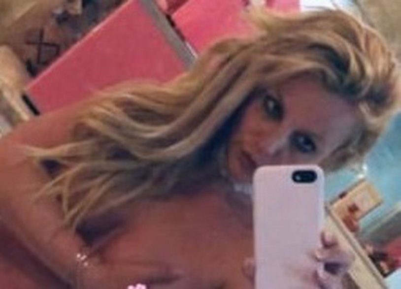 Britney Spears starred topless