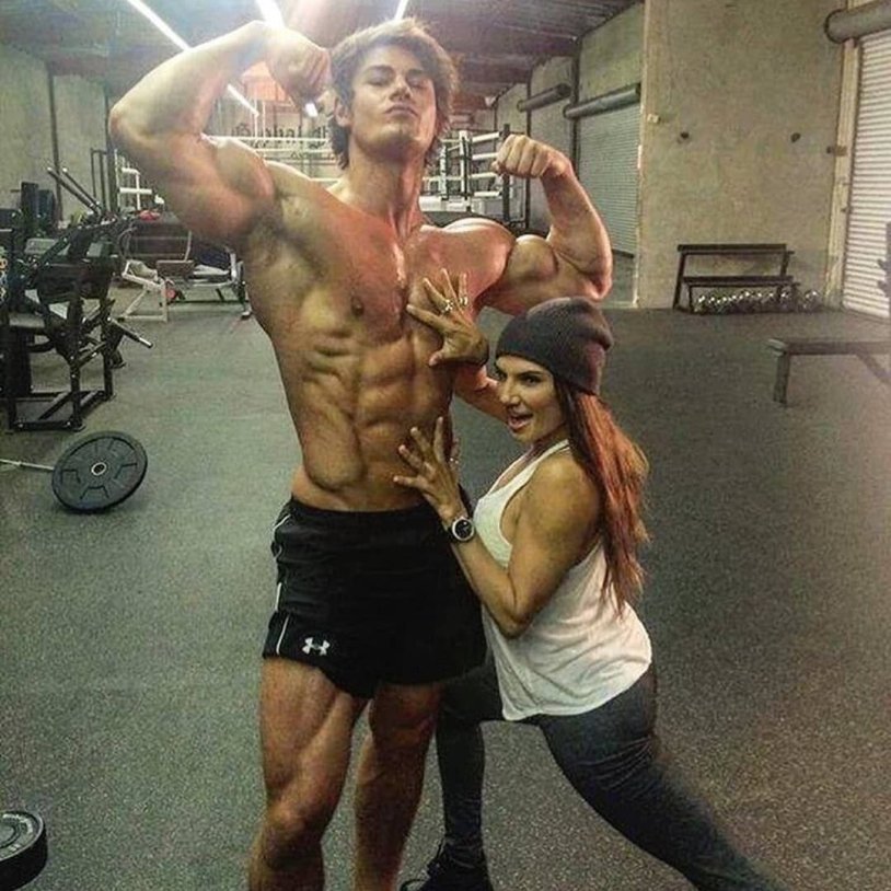 Jeff Seid with girls