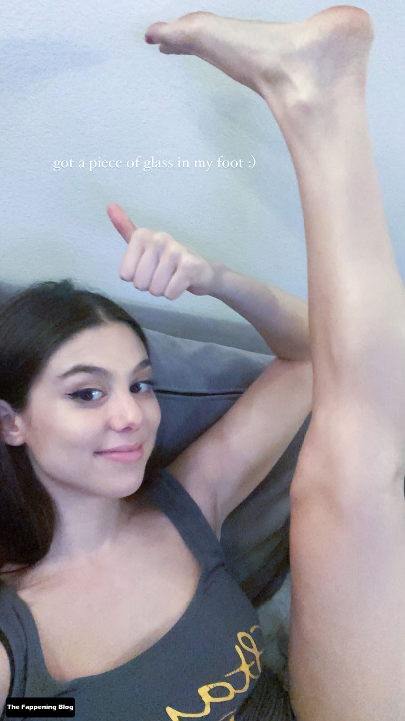 Naked boobs Kira Kosarin