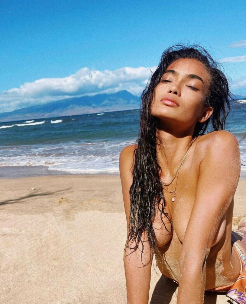 Naked chest Kelly Gale