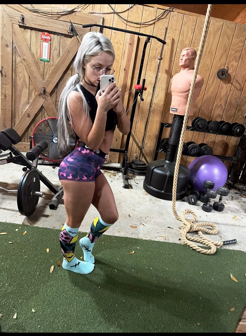 LIV Morgan +18