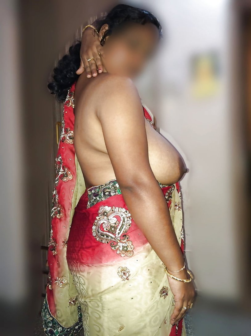 Girl in Topless Desi Aunty dress