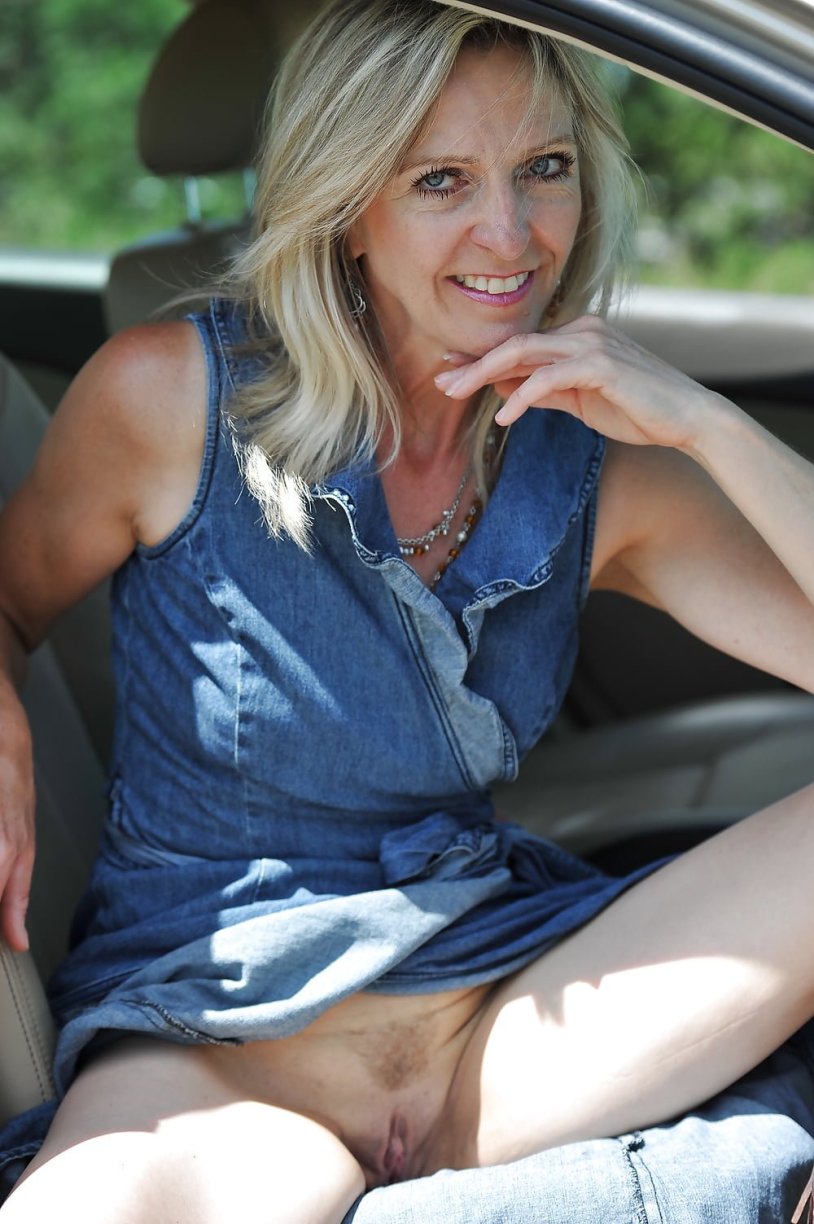 Smiling MILFs Upskirt