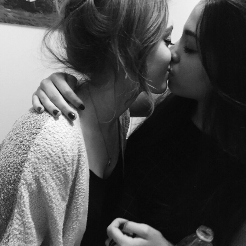 Girls kisses