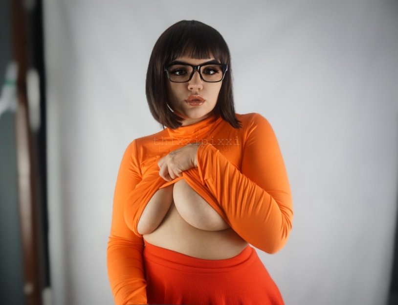 Velma cosplay
