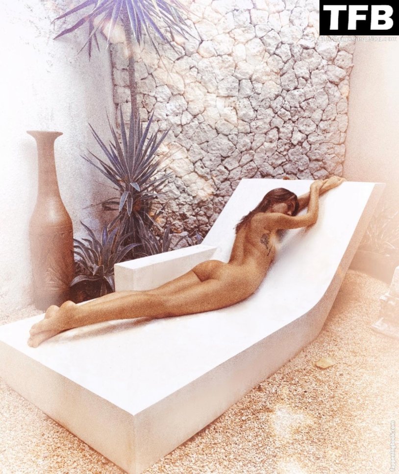 Isabelle Goular Naked