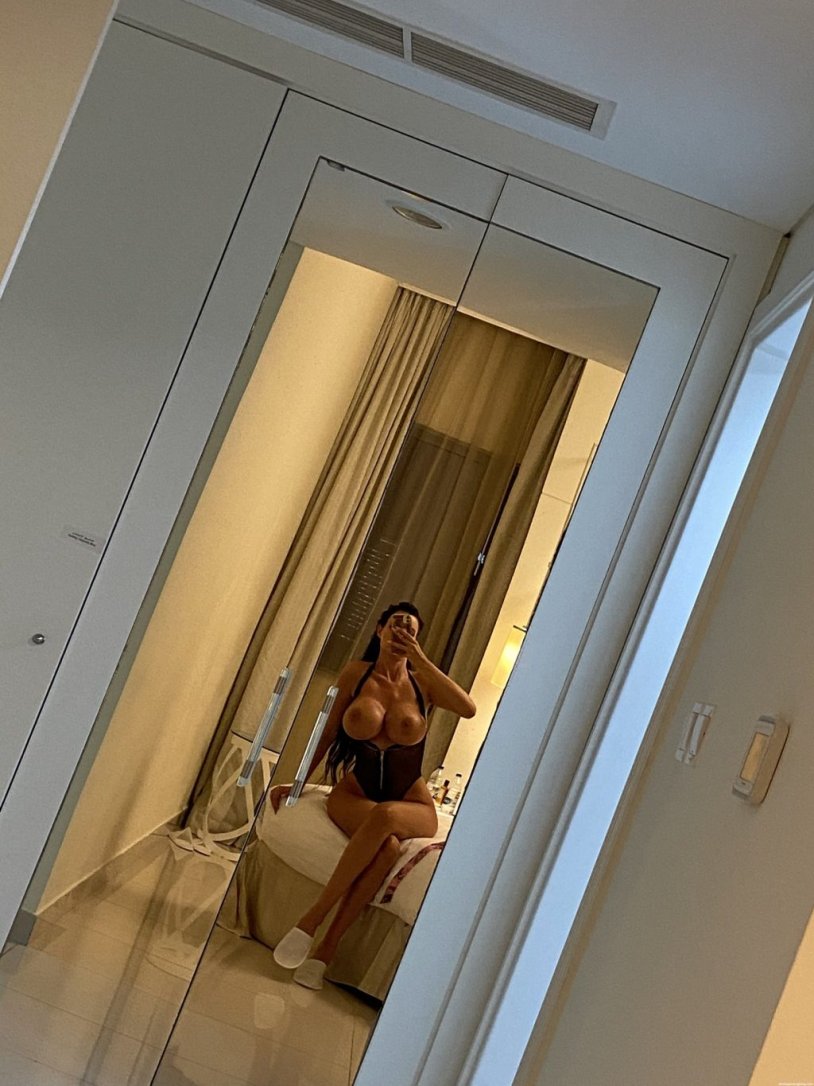 YVONNE BAR Naked plums onlyfans