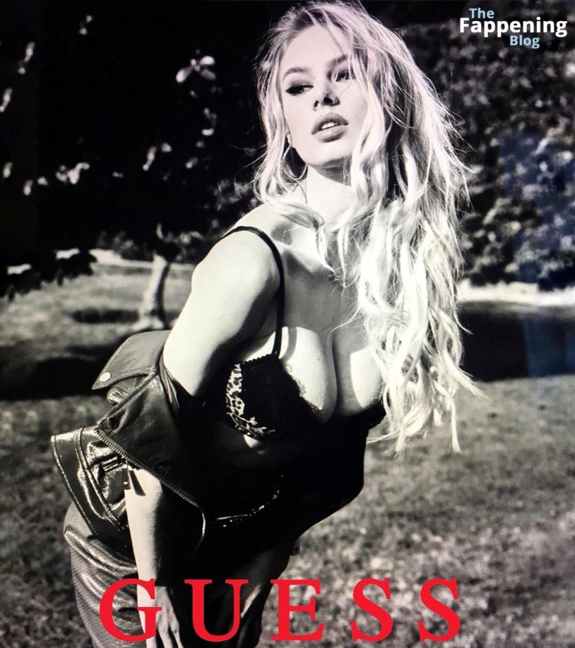 Claudia Schiffer Guess