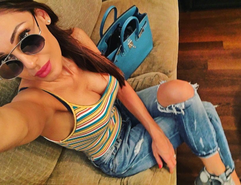 Anna Tatanjelo is hot